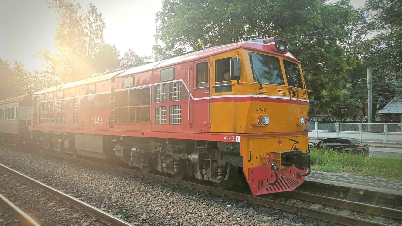 ALS.4143 ขบวนรถชานเมืองที่ 388 ออกพระจอมเกล้า | Commuter Train 388 DEP. Phra Chom Klao