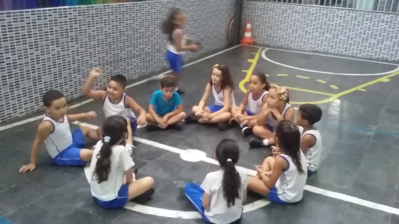 Brincando de galinha choca