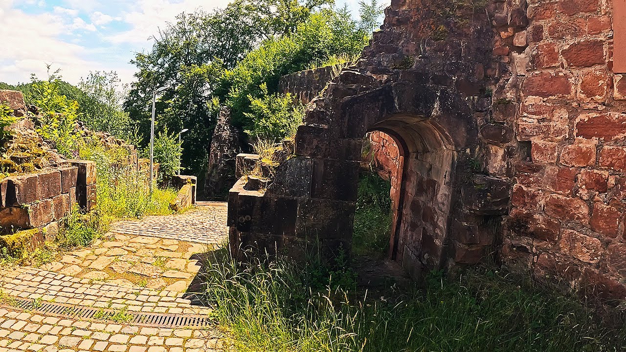 Nach KRIEG nur NOTD&Uuml;RTFIG wiederhergestellt - Burg Lemberg #4k