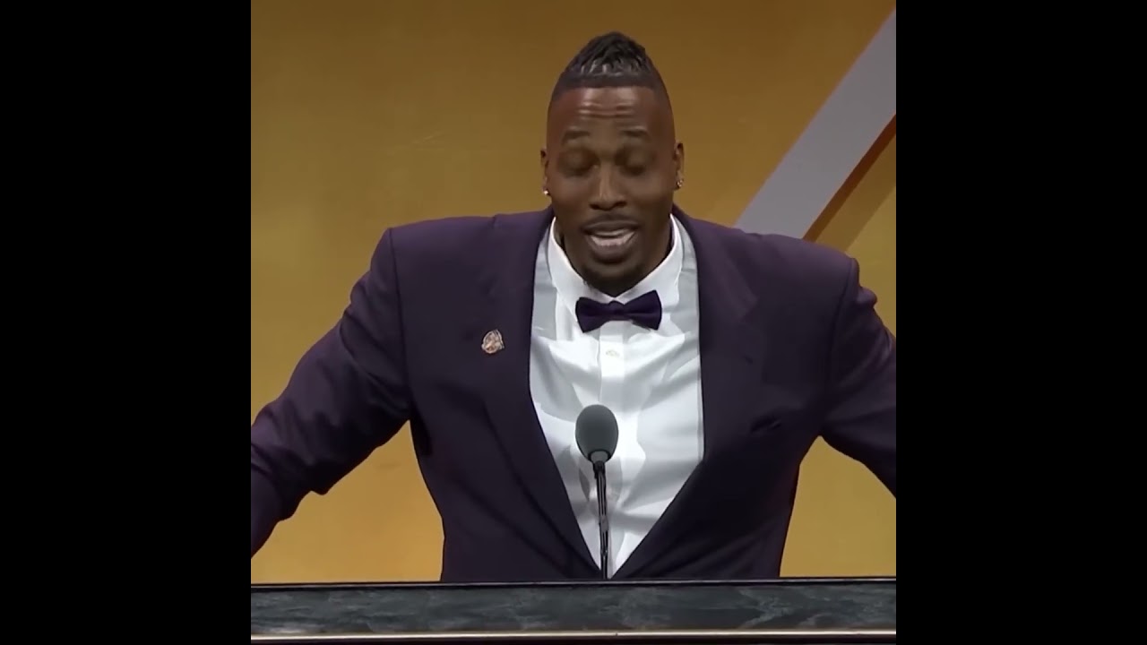 Dwight shows love to Laker Nation and even shouts out Bron in the crowd 💜💛🤣 