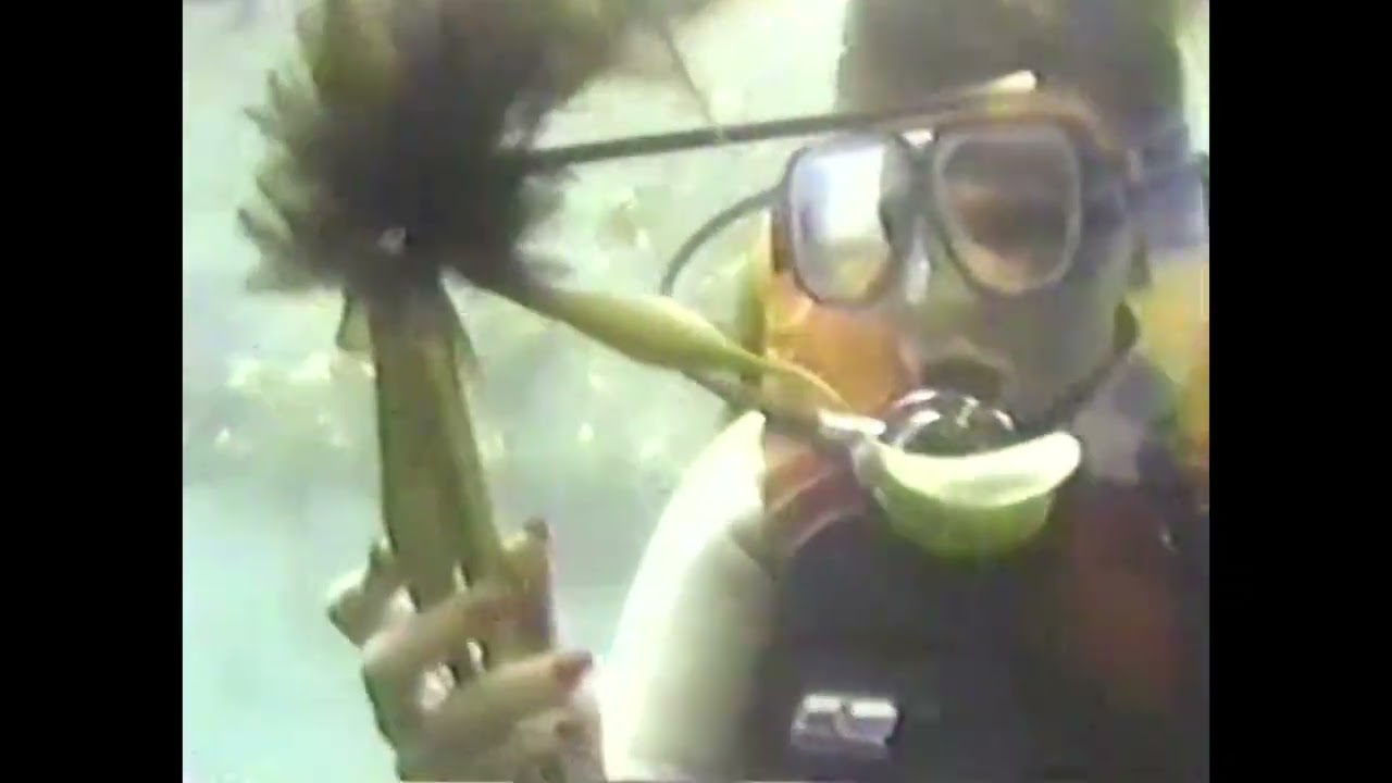 📷 1983 Margo Nelson:  Against the Current with Underwater Cameras at Aquarena Springs, TX