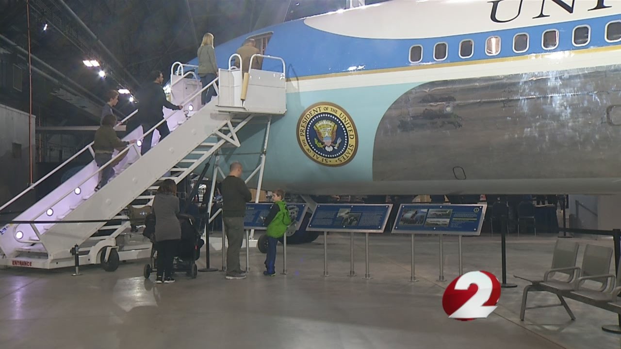 Air Force One crew members share experiences