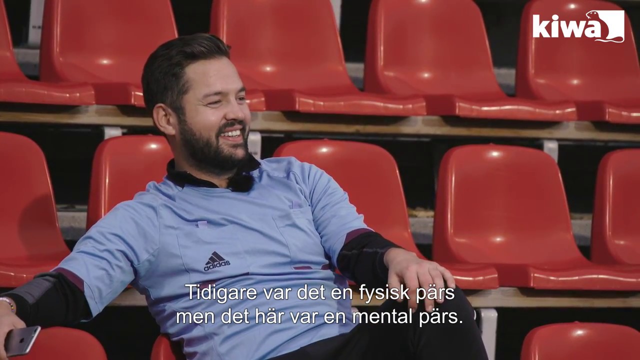 Domarexperimentet - Tutto Balutto testar att gå i Stefan Johannessons skor