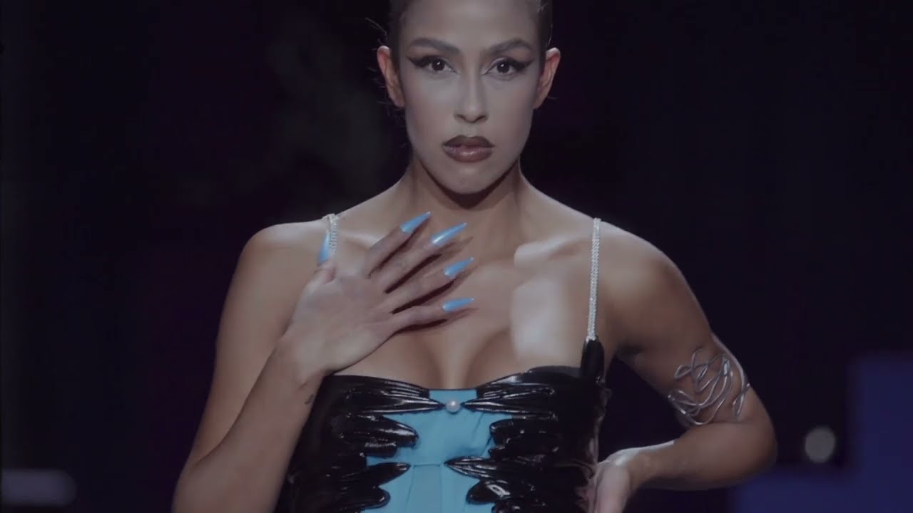 GLÜCK RUNWAY VIDEO  