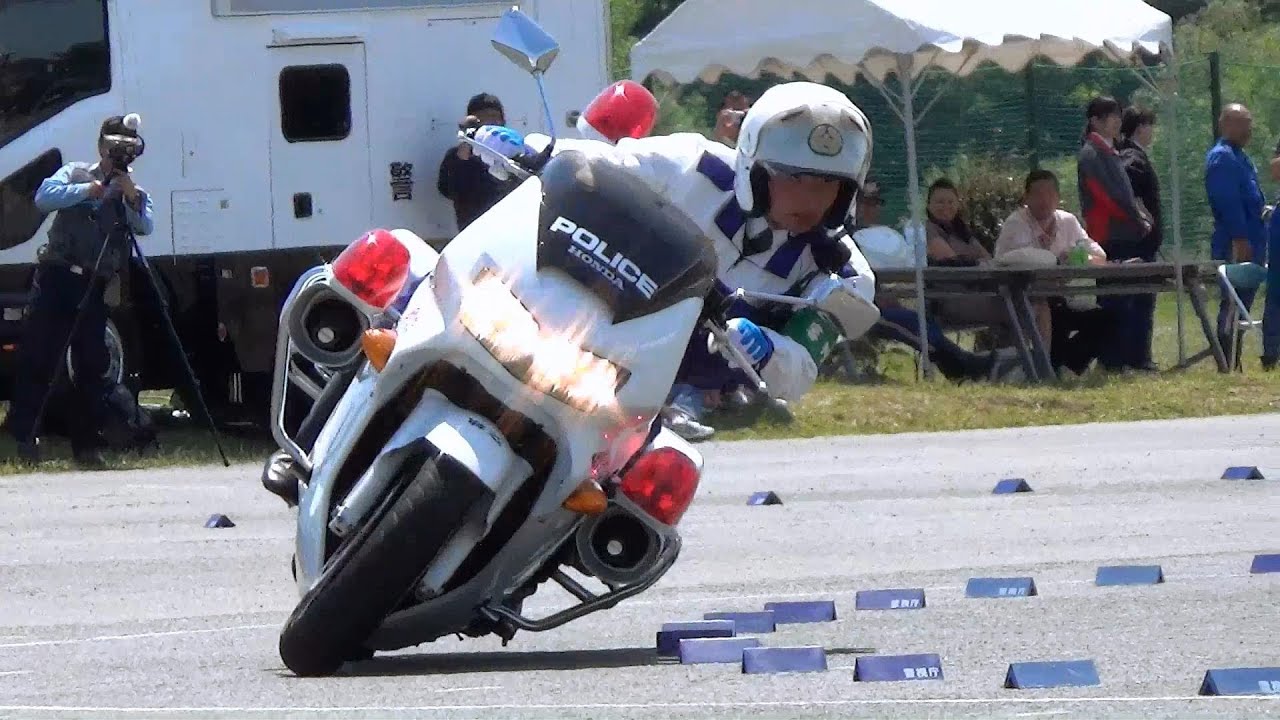 白バイコーチによる傾斜走行 警視庁第36回白バイ大会