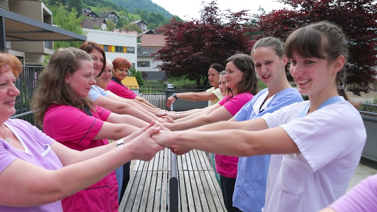 Dom upokojencev Idrija  pleše Jerusalema ( Nursery home Idrija dance challenge)