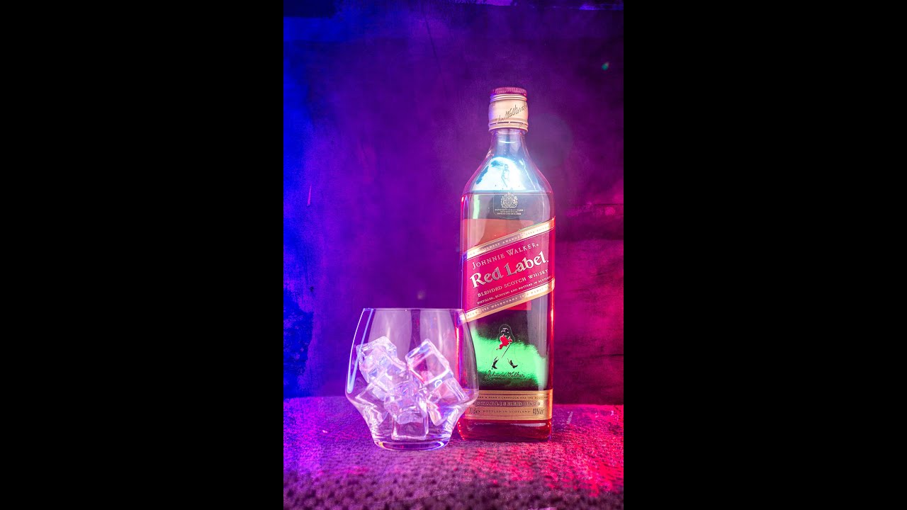 📷 Photographier une bouteille et un verre de glaçons avec de la fumée d'ambiance