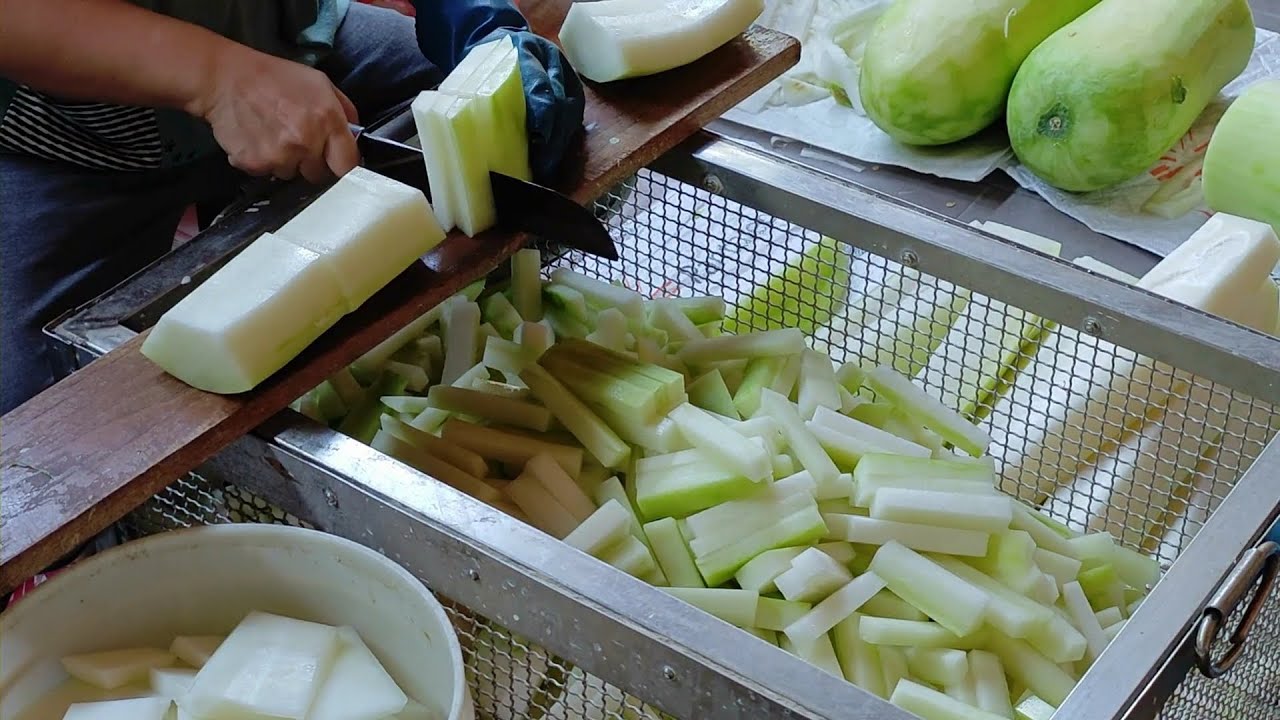 Изготовление конфет из зимней дыни-тайваньская уличная еда