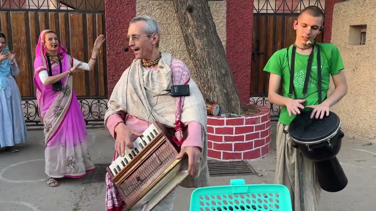 very sweet babajis of Vrindavan. street life