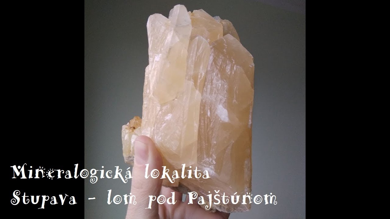 Stupava - lom pod Pajštúnom (2020) (Slovensko / Slovakia). Minerály Slovenska. kremeň, kalcit.