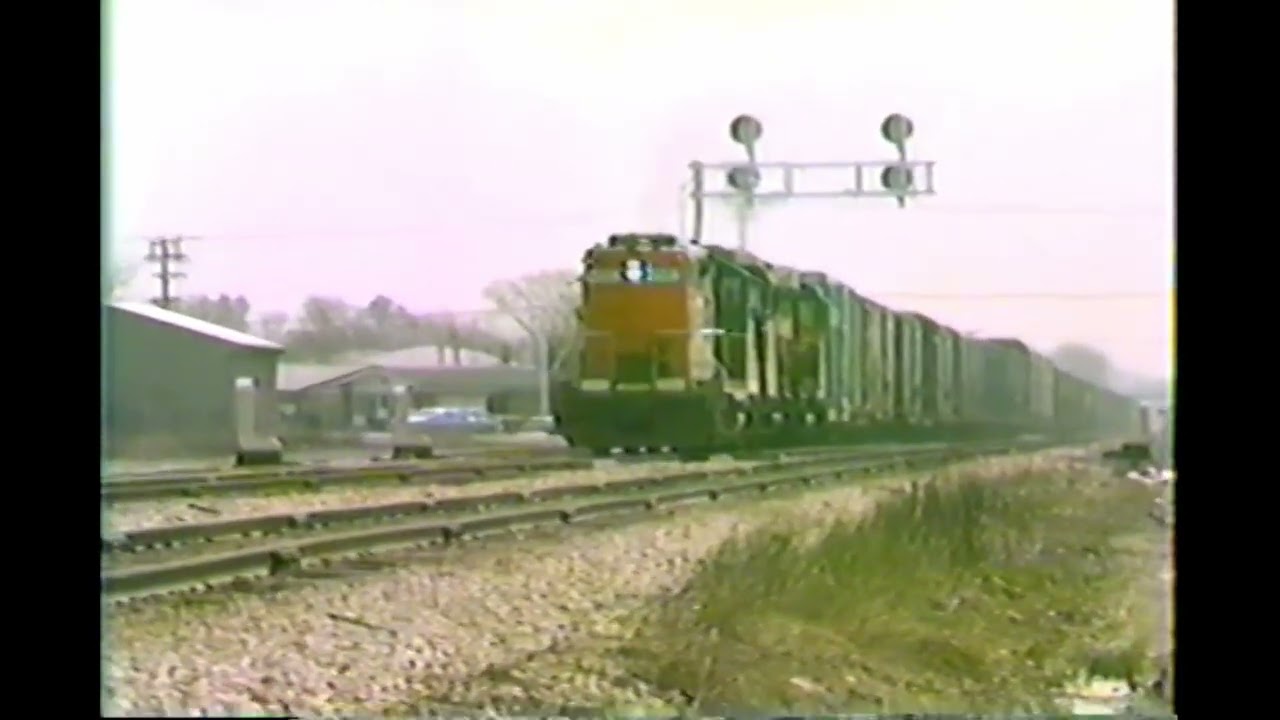 THORNTON JCT. SOUTH HOLLAND, IL April 1980. Grand Trunk & MoPac Action. C&NW leased power plus 392!
