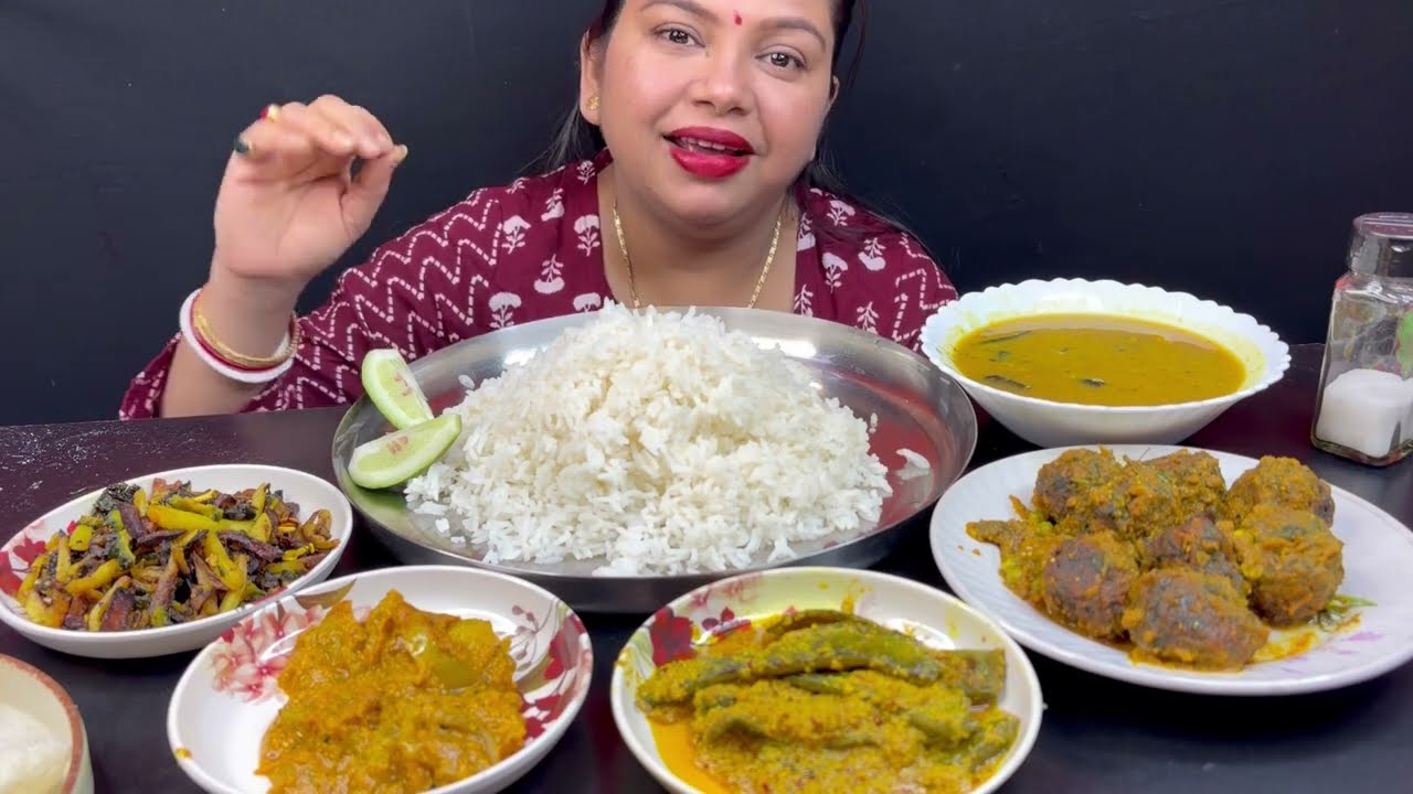 Bigbites, Eating Veg Menu, Rice With Palong Kofta, Dal, Sim Posto, Kacha Tomato Chorchori..
