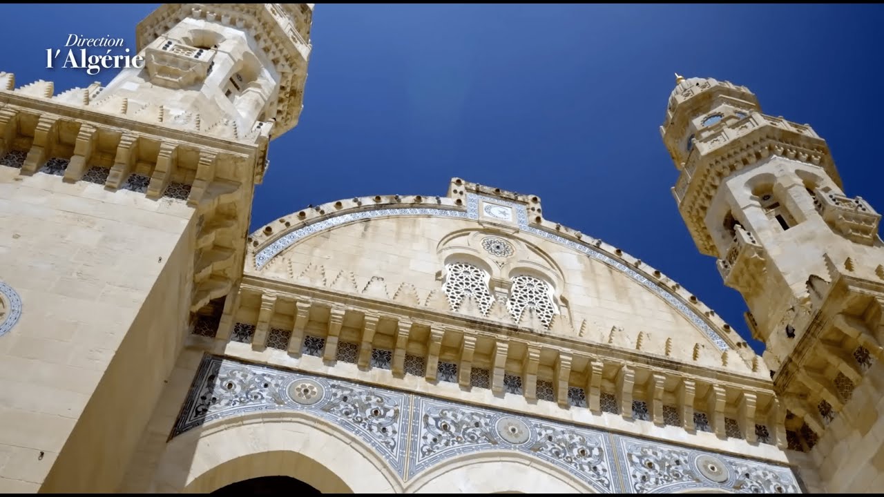 Direction la mosqu&eacute;e historique de Ketchaoua (Direction l'Alg&eacute;rie: &eacute;pisode 2, Alger la Blanche)