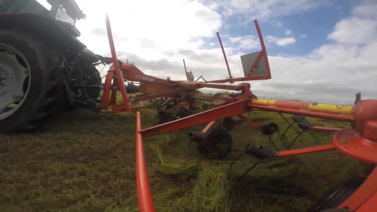 Tedding  Silage