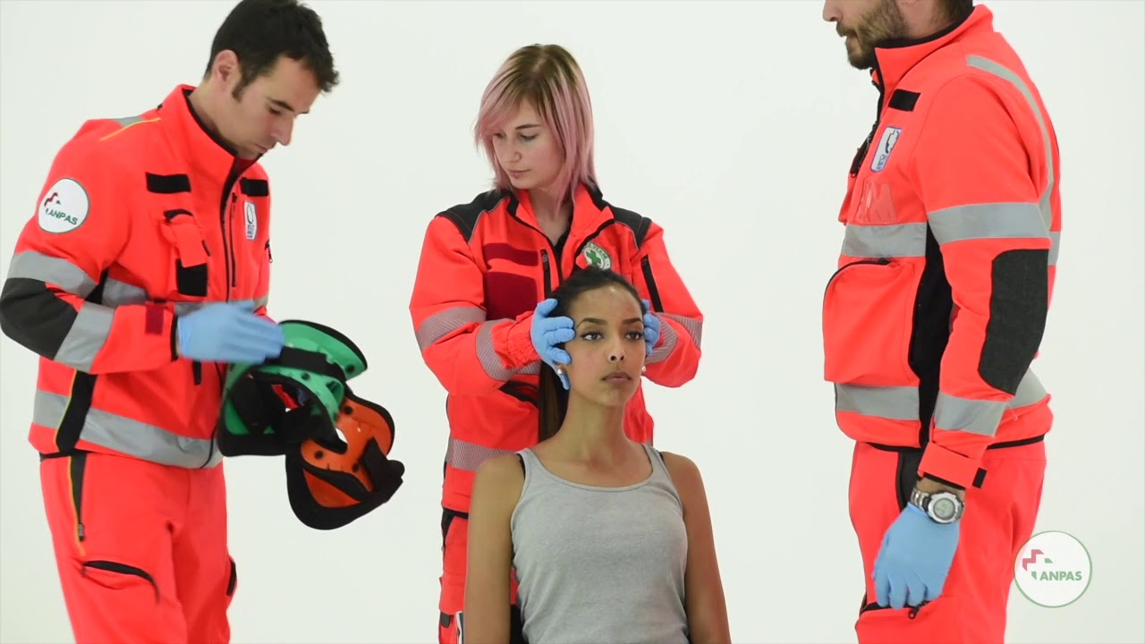 POSIZIONAMENTO DEL COLLARE CERVICALE - PAZIENTE SEDUTO - ANPAS