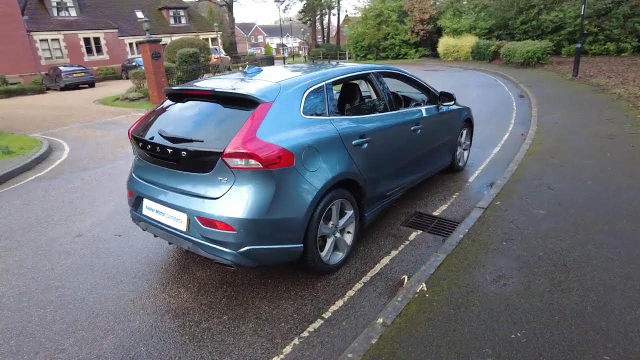 2025 Volvo V401.6 T4 180 SE LUX Automatic