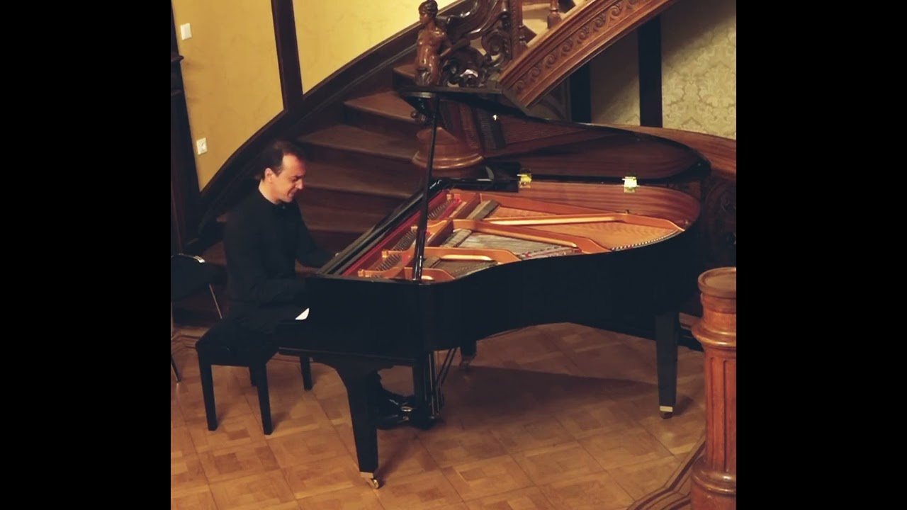 I. Stravinsky : Pétrouchka - Dance Russe. Piano : Andrea Vivanet