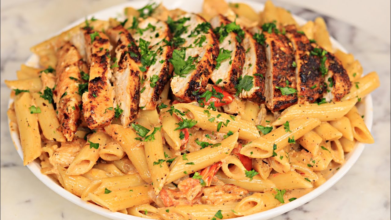 EASY CREAMY CHICKEN PASTA RECIPE