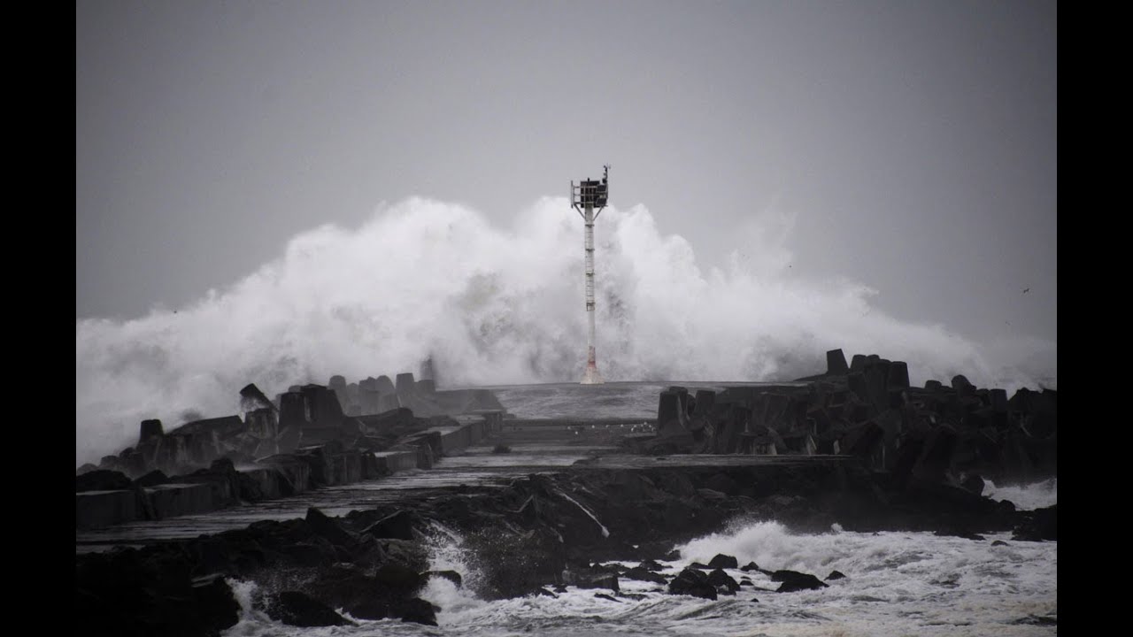 32-Foot Swell Humboldt Bay Dec 10, 2015
