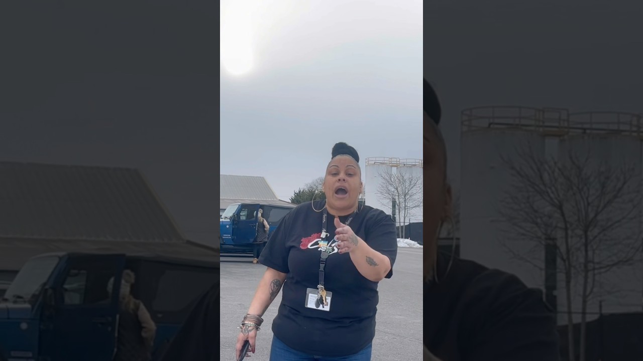 Karen Tries To Say The Sidewalk Is Private Property #firstamendment #karens #karen #fyp