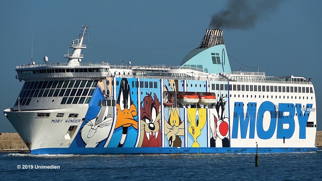 MOBY WONDER | amazing beautiful arrival and departure in Livorno (Italy) | 4K-Quality-Video