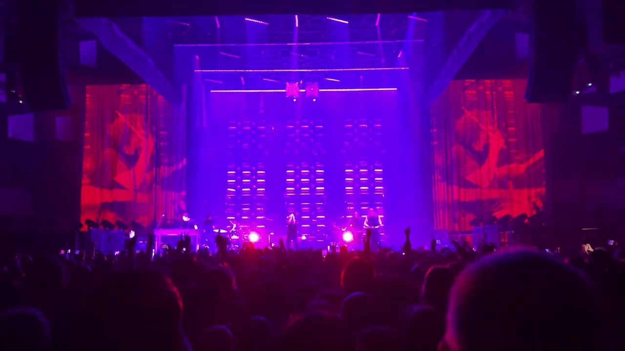 Nine Inch Nails - Closer (live in Wien, 25/06/27 HQ)
