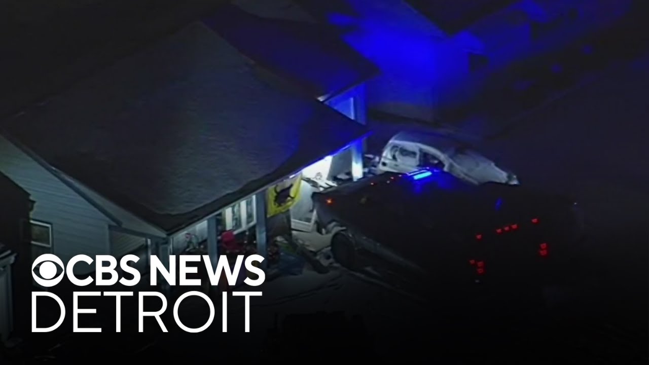 Officer hurt in barricaded situation in Roseville