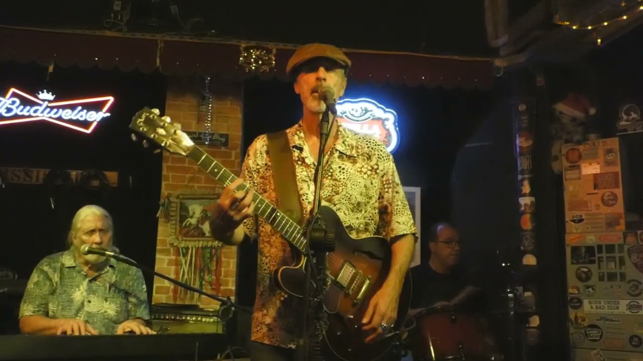 Clube do Blues - Take A Little Walk With Me