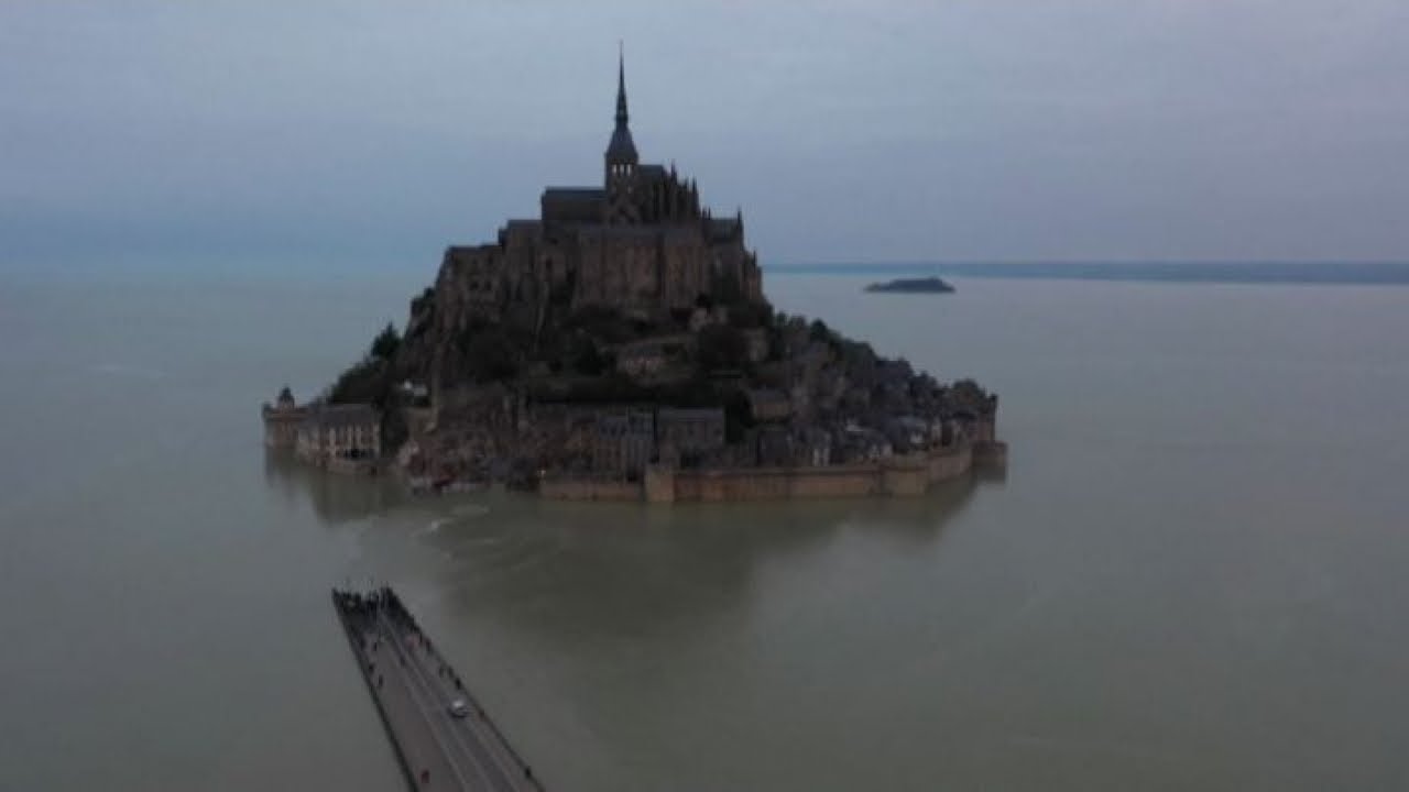Mont-Saint-Michel diventa di nuovo un'isola, eccezionale marea