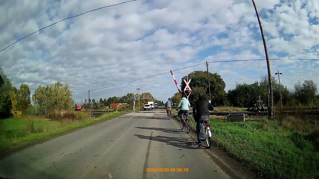 Vonatok és vasúti átjárók tilos jelzéssel 15