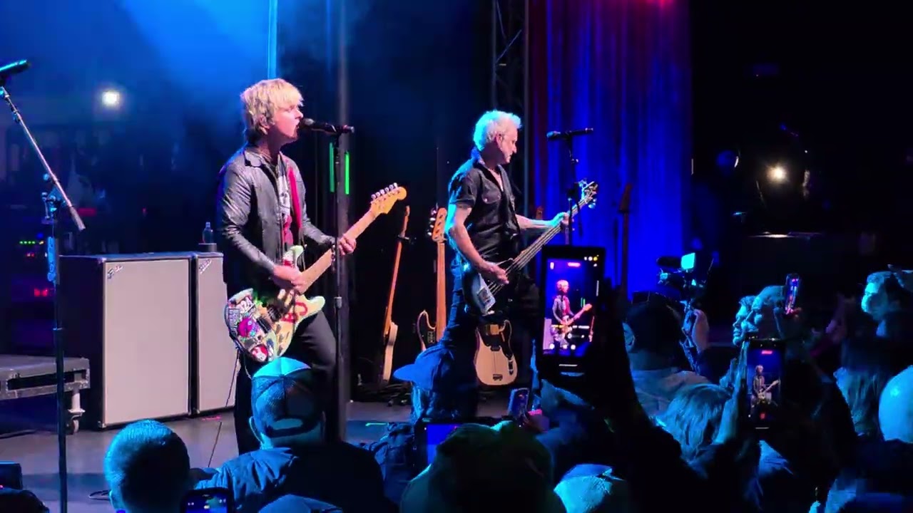 Green Day  - Basketcase (the end) at the Bass Magazine Awards show 