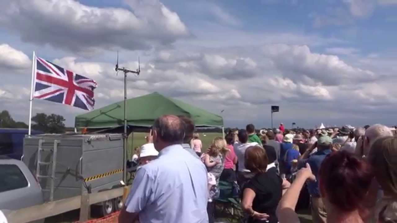 Vulcan XH558 flys over Headcorn Aerodrome 2015