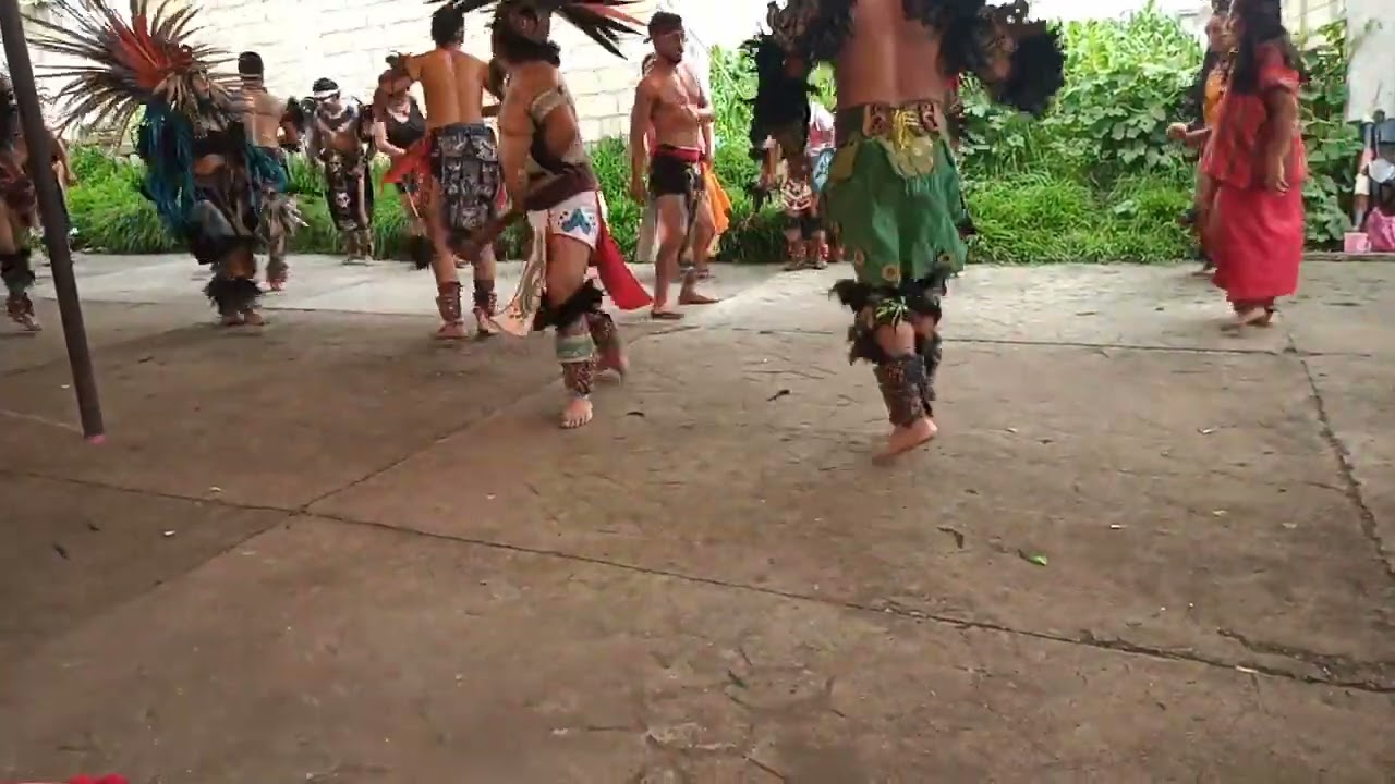 Danza prehispánica tornado