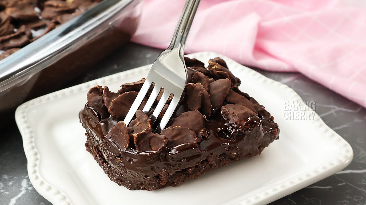 The Easiest Chocolate Crunch Cake Everyone&rsquo;s Talking About (Egg-Free)