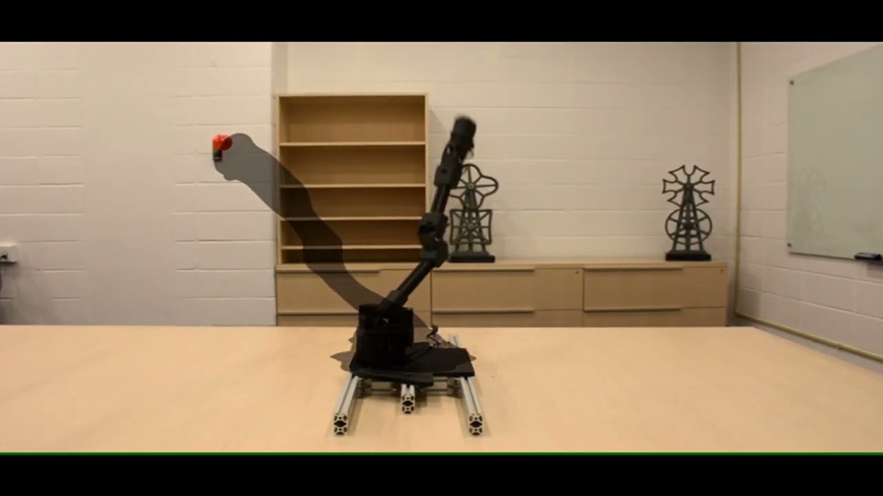 A robot learns to imagine itself