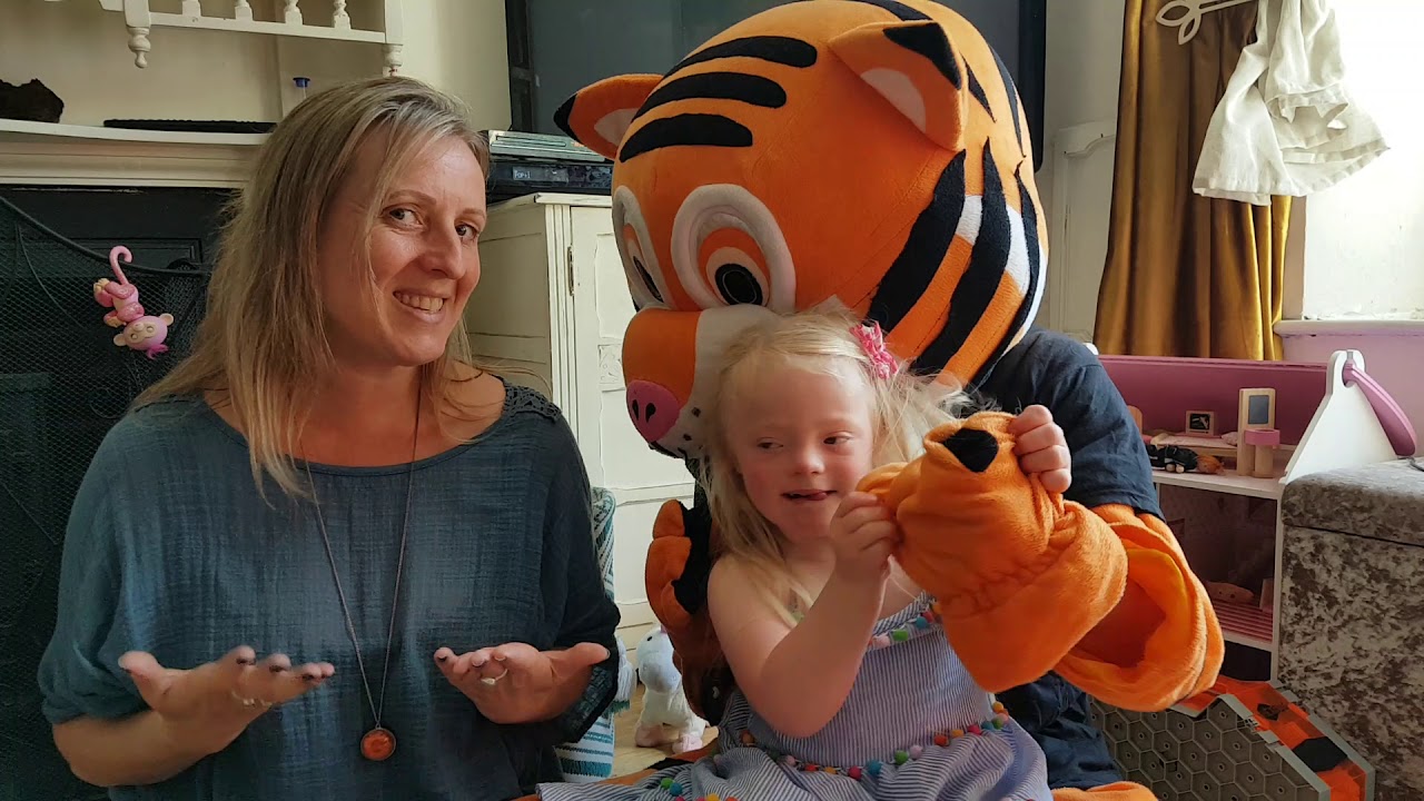 Makaton for 'tiger' 🐯