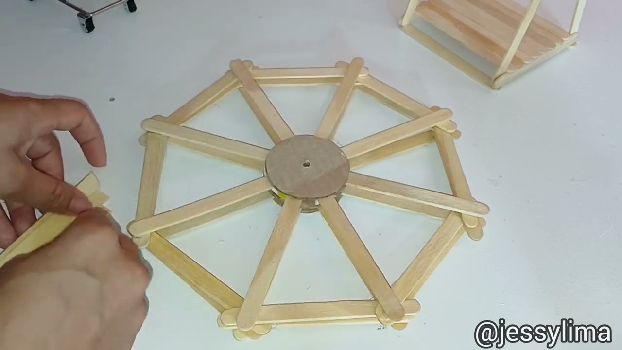 Diy porta retrato em forma de roda gigante de palitos de picolé