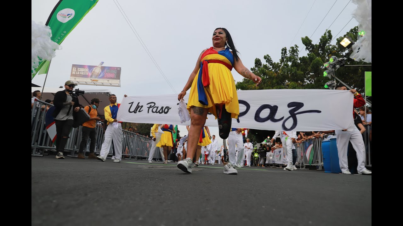 Comparsa SALSAPAZ: Un paso por la paz. Salsódromo de Cali 2022.