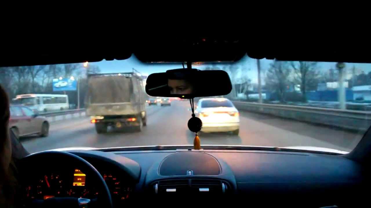 crazy chick driving Porsche on Russian streets