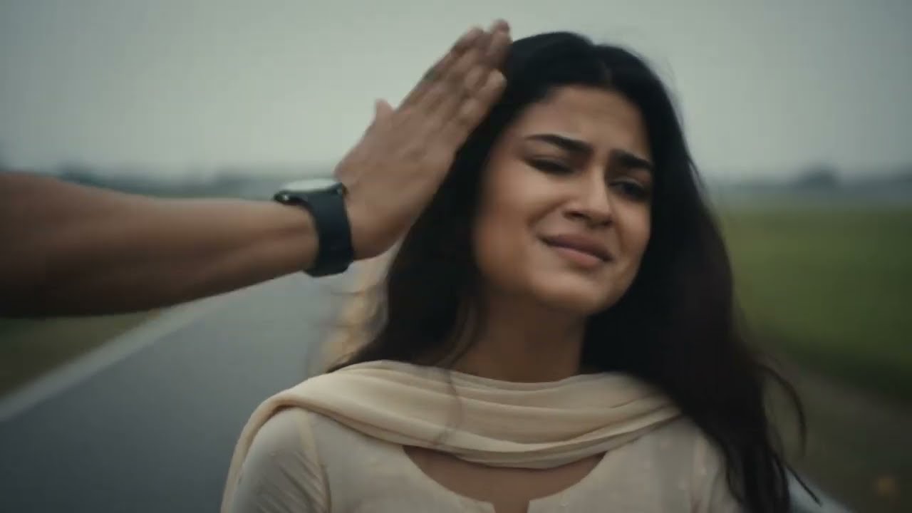 সাধারণ ভেবে মেয়েটিকে অপমান করলো পুলিশ… সে ছিলো একজন বিসিএস ক্যাডার..