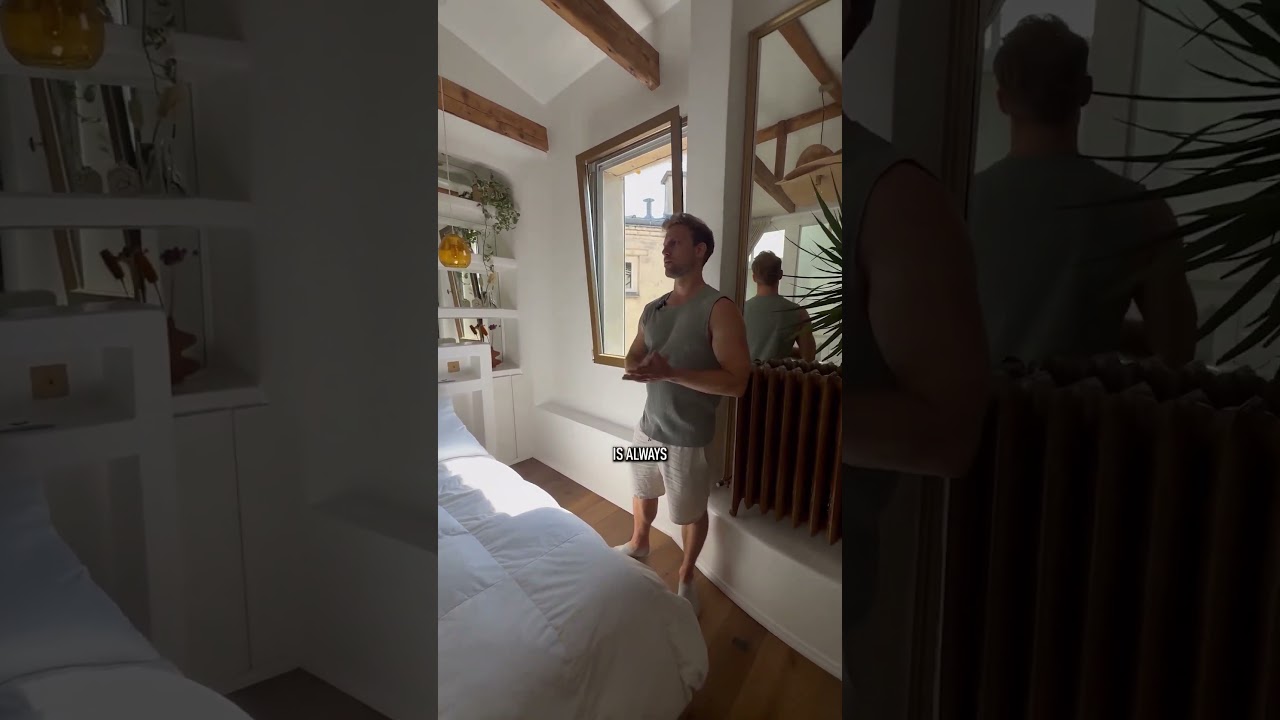 Il vit dans le plus bel appartement de Montmartre