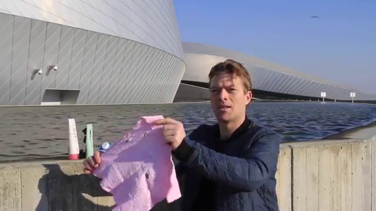 Se hvordan der er mikroplast i klude og creme med Henrik Beha fra Plastic Change