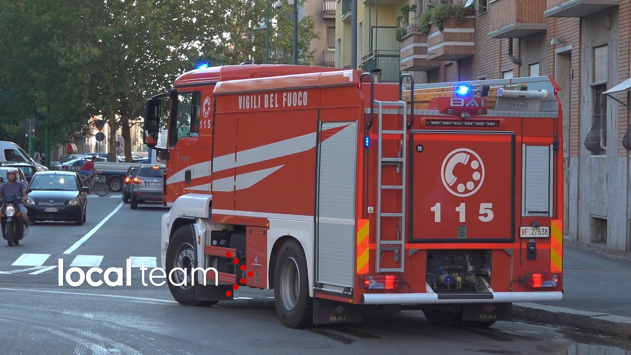 Incendio a Milano in via Washington, vicino piazza Napoli: tetto in fiamme