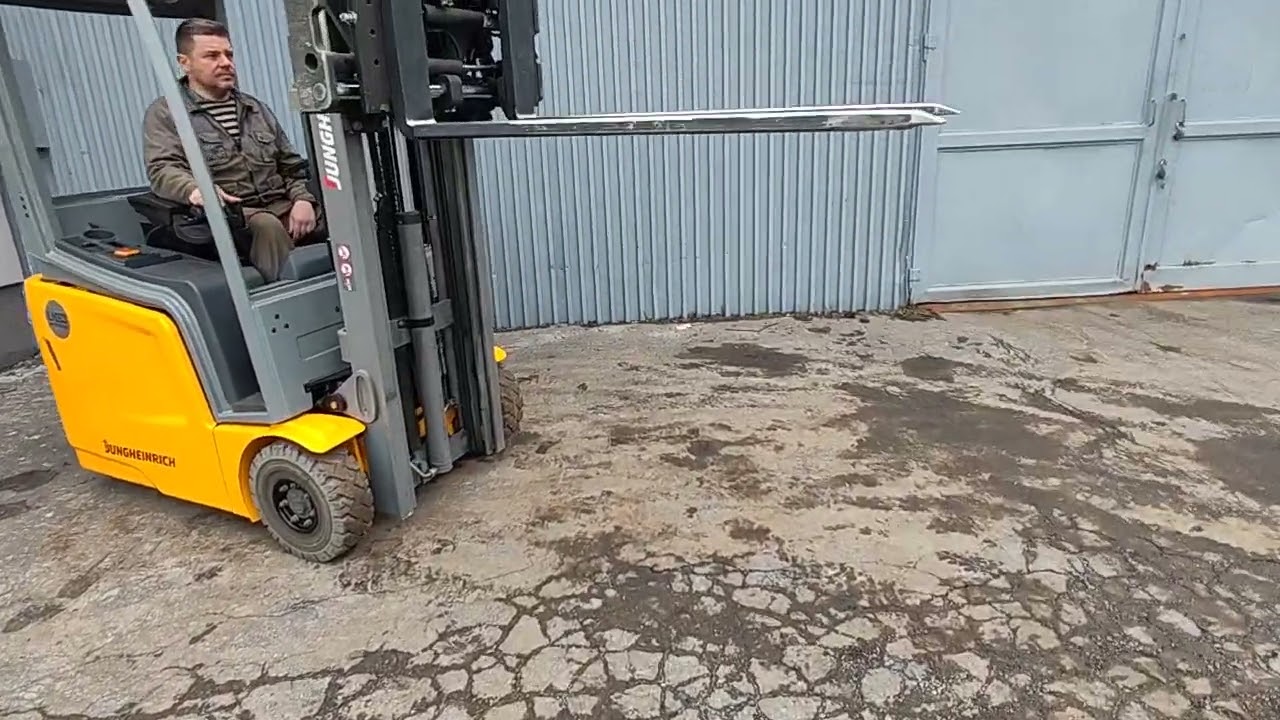 IC1268 Jungheinrich Electric - 3 wheels EFG 213 LI ION 2022y/ 3.3m/ 6883h/ 4v