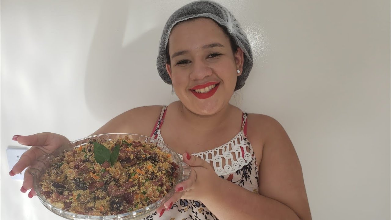 #stenacozinha                                          FAROFA com bacon e calabresa - [Ste Karoline]
