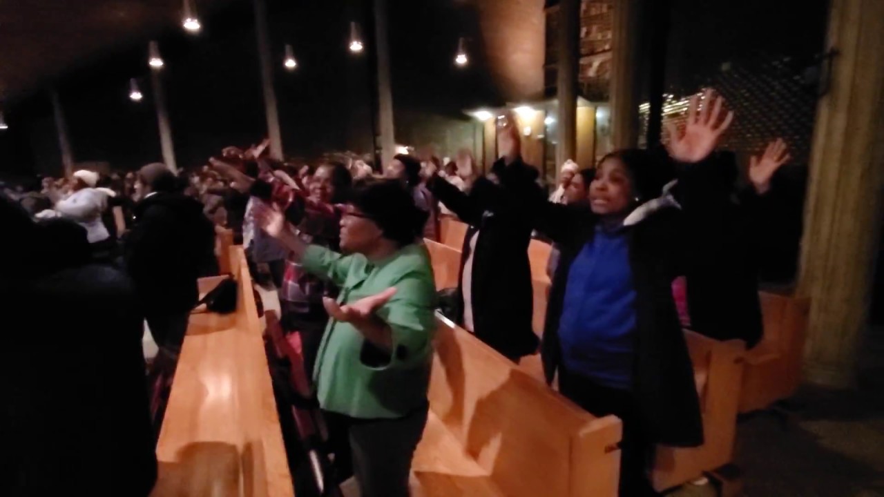 Lage file-w. Legliz St Jean Baptiste de la Salle  Montreal