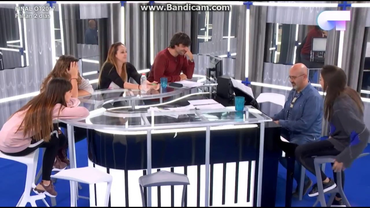 Ana canta 