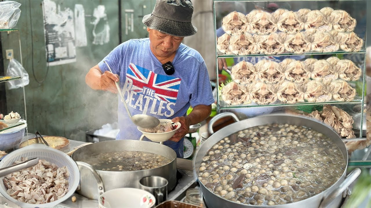Quán Bánh Canh 30k Cá Lóc nấu Nấm Rơm bí quyết trụng bánh canh chung với nước lèo mà ai cũng thích
