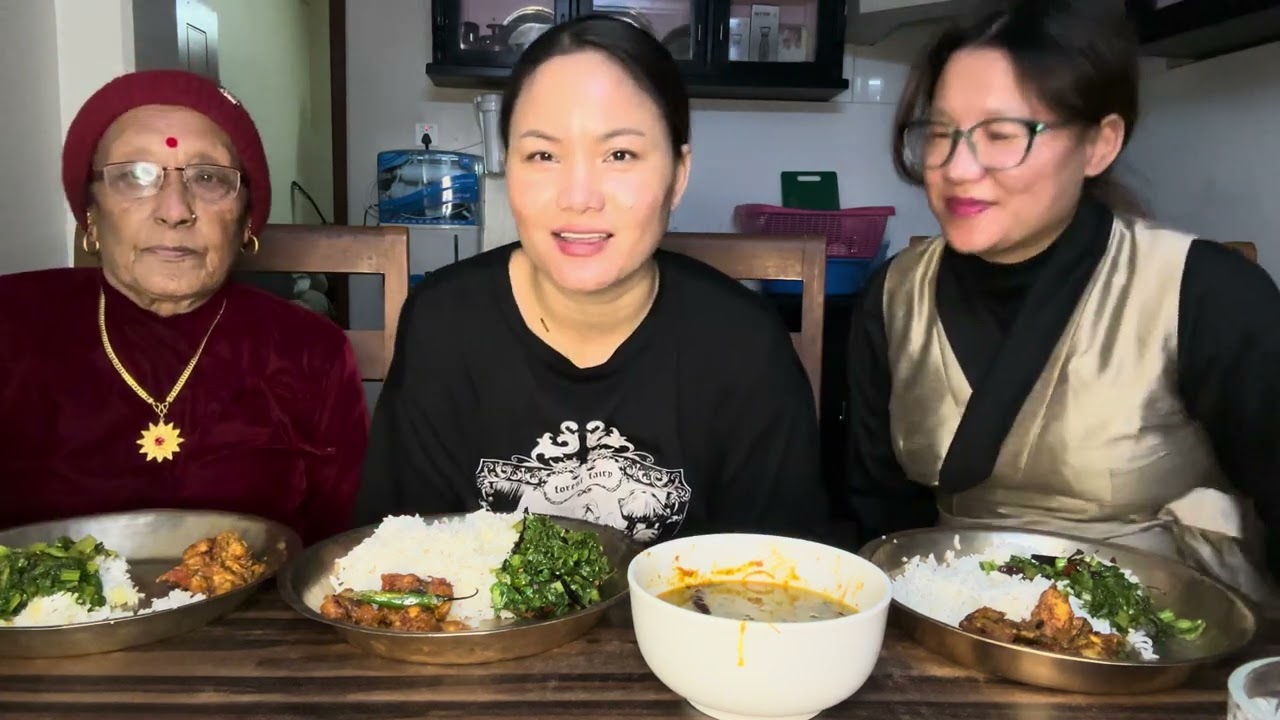 साह्रै मिठो हुन्छ हौ रायोको साग,दिदी-बहिनी,आमा साथमा दिपीका  रमाईलो गफ संगैआजको Mukbang हजुरहरू लाई