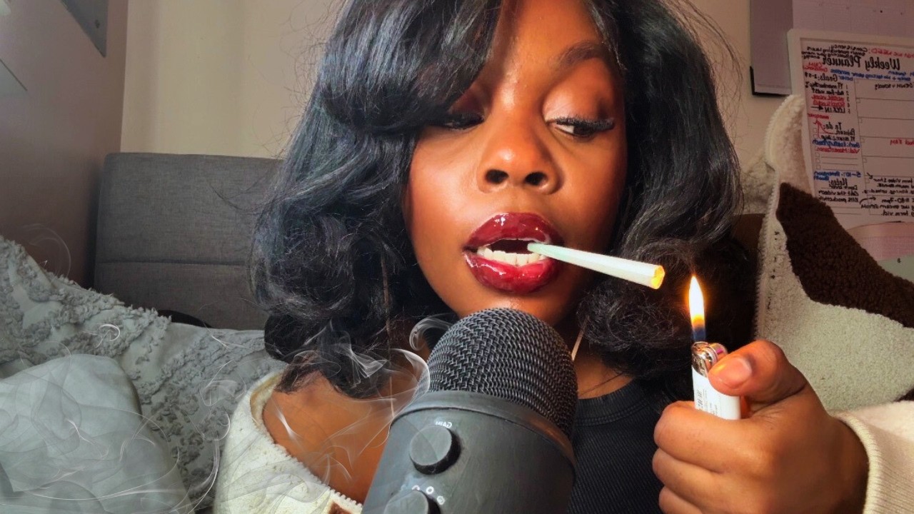 Cozy Smoking 💨 -- Right ON The Mic 🎙️🌙
